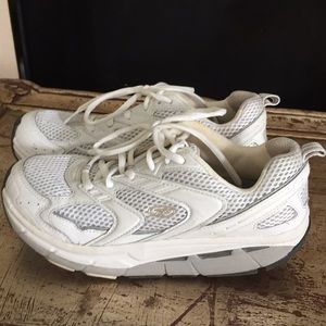 Dr. Scholl’s sneakers